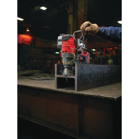 Аккумуляторная дрель на магнитной станине с постоянным магнитом Milwaukee M18 FMDP-502C FUEL  (Арт. 4933451012)