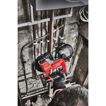 Аккумуляторная ленточная пила Milwaukee M12 FBS64-402X FUEL  (Арт. 4933478441)