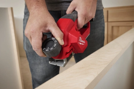 Аккумуляторный рубанок Milwaukee M12 BLP-402X (Арт. 4933492851)