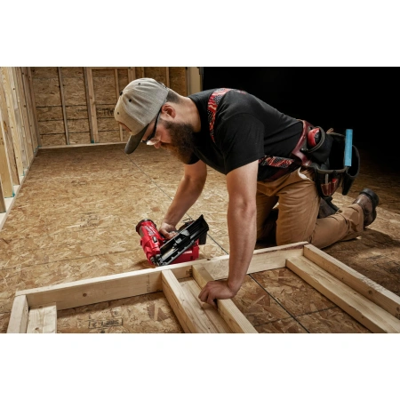 Аккумуляторный гвоздезабиватель(нейлер) с наклонным магазином Milwaukee M18 FFN-502C FUEL  (Арт. 4933471404)