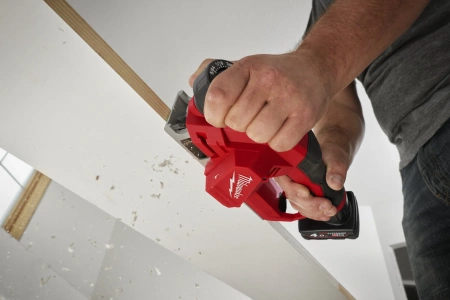 Аккумуляторный рубанок Milwaukee M12 BLP-402X (Арт. 4933492851)