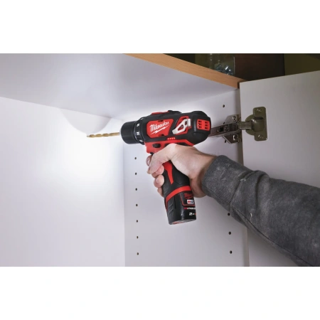 Аккумуляторная безударная дрель-шуруповерт Milwaukee M12 BDD-202С  (Арт. 4933441915)