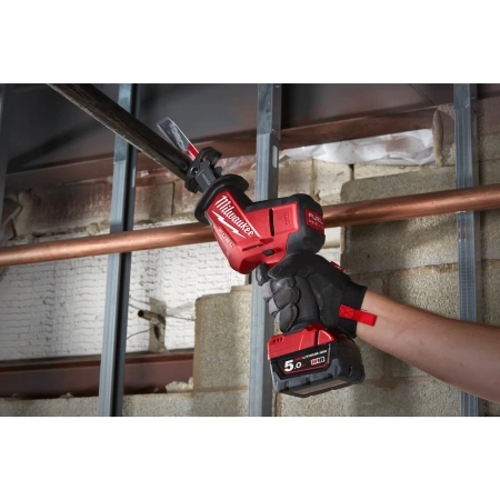 Аккумуляторная компактная сабельная пила Milwaukee M18 FHZ-502X FUEL HACKZALL  (Арт. 4933459885)