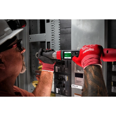 Аккумуляторный электронный динамометрический ключ Milwaukee M12 ONEFTR38-201C FUEL 3/8'' (Арт. 4933464967)