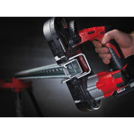 Аккумуляторная ленточная пила Milwaukee M12 BS-402C  (Арт. 4933441805)