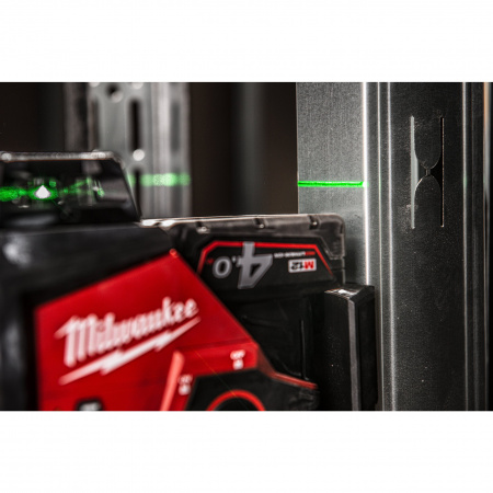 Аккумуляторный мультилинейный лазерный нивелир (3 линии x 360) с зеленым лучем Milwaukee M12 3PL-401C (Li-Ion 4 Ач)  (Арт. 4933478102)
