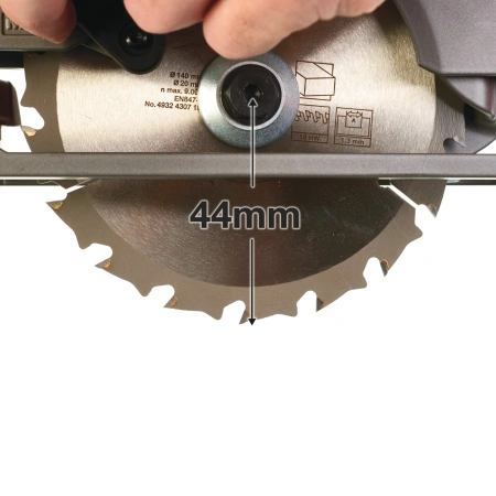 Аккумуляторная компактная циркулярная пила по дереву Milwaukee M12 CCS44-0 FUEL  (Арт. 4933448225)