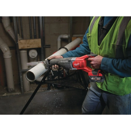 Аккумуляторная сабельная пила Milwaukee M18 BSX-402C SAWZALL  (Арт. 4933447285)