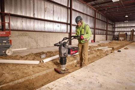 Аккумуляторная вибротрамбовка Milwaukee MXF RAM60-122 FUEL (Арт. 4933498159)