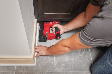 Аккумуляторный гвоздезабиватель(нейлер) с прямым магазином Milwaukee M12 FCN18GS-0X FUEL (Арт. 4933493354)