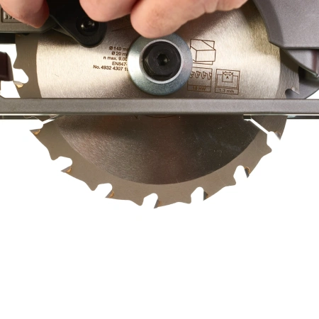 Аккумуляторная компактная циркулярная пила по дереву Milwaukee M12 CCS44-0 FUEL  (Арт. 4933448225)