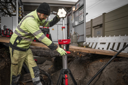 Аккумуляторная светодиодная мачта освещения Milwaukee M18 SAL2-502B TRUEVIEW™ (Арт. 4933492903)