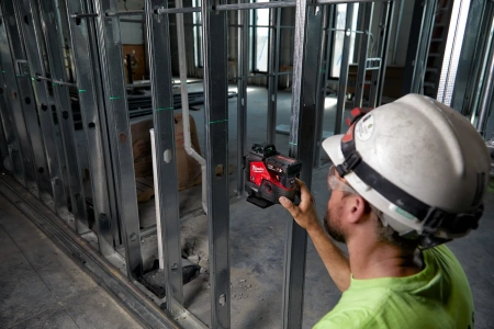 Аккумуляторный мультилинейный лазерный нивелир (3 линии x 360) с зеленым лучом Milwaukee M12 3PLSKIT-401P (Арт. 4933499379)