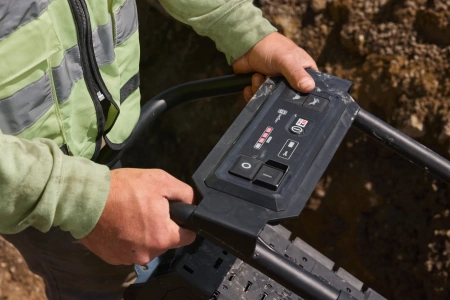 Аккумуляторная вибротрамбовка Milwaukee MXF RAM60-122 FUEL (Арт. 4933498159)