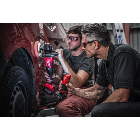 Аккумуляторный светодиодный фонарь для цветоподбора Milwaukee M12 CML-401 (Арт. 4933479366)