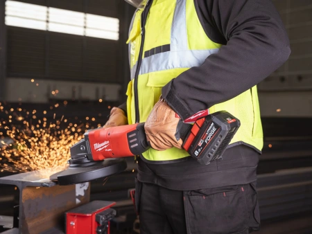 Аккумуляторная углошлифовальная машина (УШМ, Болгарка) Milwaukee M18 ONEFLAG230 XPDB-122C [FORGE™] FUEL ONE-KEY 230мм (замена для 4933478783) (Арт. 4933499242)