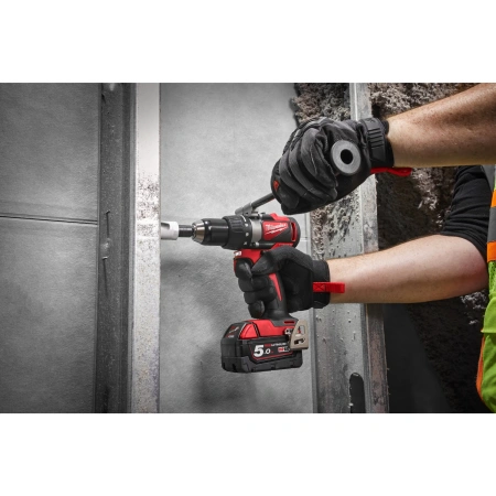 Аккумуляторная безударная дрель-шуруповерт Milwaukee M18 BLDD2-502X  (Арт. 4933464515)