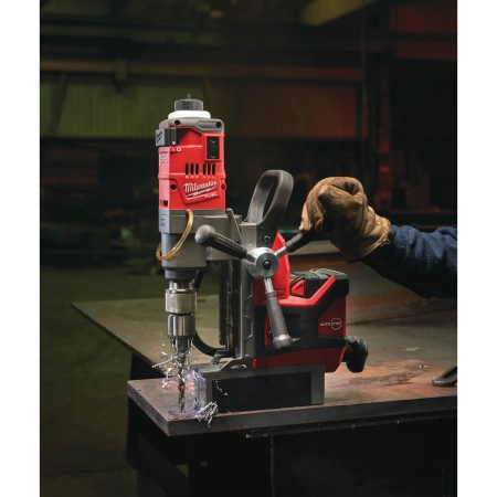 Аккумуляторная дрель на магнитной станине с постоянным магнитом Milwaukee M18 FMDP-502C FUEL  (Арт. 4933451012)