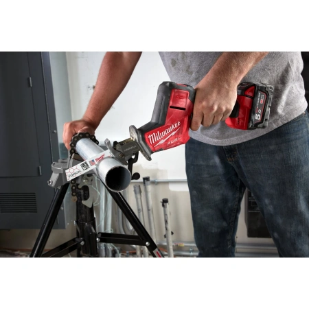 Аккумуляторная компактная сабельная пила Milwaukee M18 FHZ-502X FUEL HACKZALL  (Арт. 4933459885)