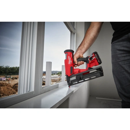 Аккумуляторный гвоздезабиватель(нейлер) с наклонным магазином Milwaukee M18 FN16GA-202X FUEL (Арт. 4933478092)