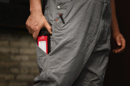 Аккумуляторный светодиодный фонарь с шарнирным световым блоком, заряжаемый через USB Milwaukee IR FFL (Арт. 4933493528)