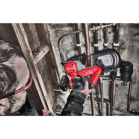 Аккумуляторная ленточная пила Milwaukee M12 FBS64-402X FUEL  (Арт. 4933478441)