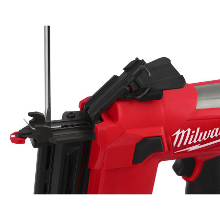 Аккумуляторный гвоздезабиватель(нейлер) с прямым магазином Milwaukee M12 FCN18GS-0X FUEL (Арт. 4933493354)