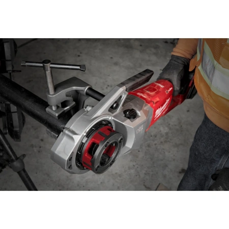 Аккумуляторный резьбонарезной инструмент для труб Milwaukee M18 FPT2-121C FUEL  (Арт. 4933478597)