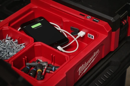 Аккумуляторный светодиодный фонарь с функцией зарядного устройства Milwaukee M12 POAL-0 PACKOUT (Арт. 4933480473)