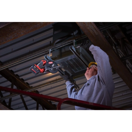 Аккумуляторная циркулярная пила по металлу Milwaukee M18 FMCS-502X FUEL  (Арт. 4933459193)