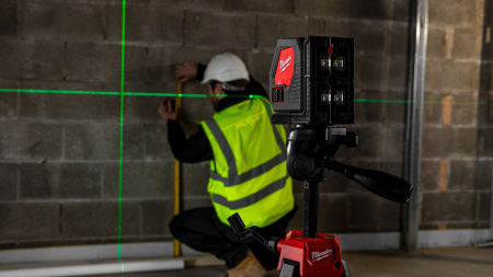 Аккумуляторный линейный лазерный нивелир (2 линии) с зеленым лучом Milwaukee CLL-C (Арт. 4933478753)