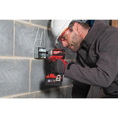 Аккумуляторный импульсный винтоверт Milwaukee M18 BLID2-502X  (Арт. 4933464520)