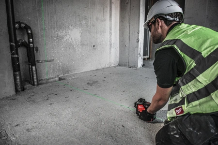 Аккумуляторный мультилинейный лазерный нивелир (3 линии x 360) с зеленым лучом Milwaukee M12 3PLSKIT-401P (Арт. 4933499379)