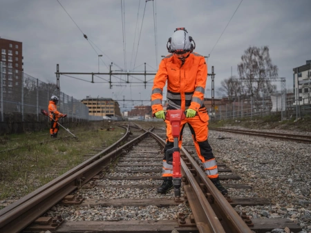 Аккумуляторный железнодорожный ударный гайковерт с фиксацией фрикционным кольцом Milwaukee M18 FHIWF1R-122C [FORGE™] FUEL (1'') (замена для 4933493141) (Арт. 4933499201)