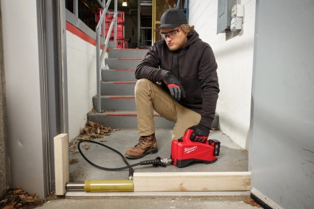 Аккумуляторный гидравлический насос Milwaukee M18 HMP700-501 (Арт. 4933493921)