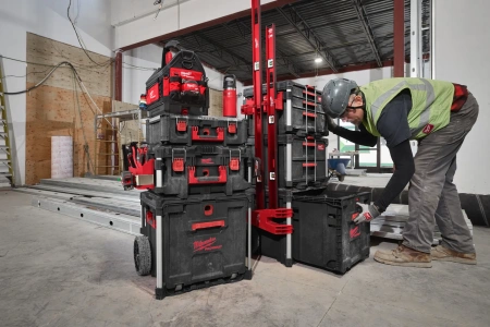 Ящик на колесах с выдвижным отсеком Milwaukee PACKOUT XL (Арт. 4932498651)