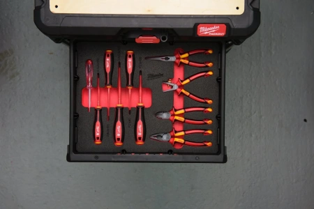 Отвертки и шарнирно-губцевый VDE инструмент в наборе 10ед. в ложементе для PACKOUT™ (Арт. 4932493637)