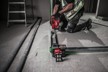 Аккумуляторный мультилинейный лазерный нивелир (3 линии x 360) с зеленым лучом Milwaukee M12 3PLSKIT-401P (Арт. 4933499379)