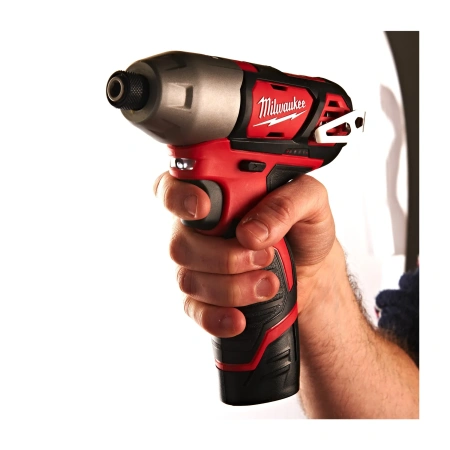 Аккумуляторный субкомпактный импульсный винтоверт Milwaukee M12 BID-202С  (Арт. 4933441960)