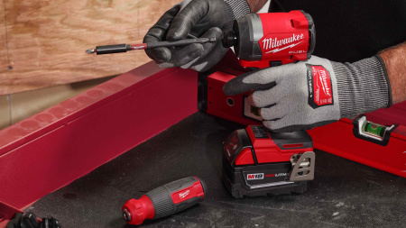 Отвертка Milwaukee Shockwave IMPACT DUTY™ универсальная 14 в 1  (Арт. 4932498174)