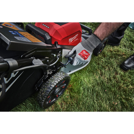 Аккумуляторная самоходная газонокосилка Milwaukee M18 F2LM46-0 FUEL (Арт. 4933492010)