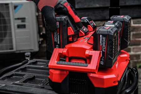 Зарядное устройство M18 MPC6 (на 6 акк.) (замена для 4932480162) (Арт. 4932498551)