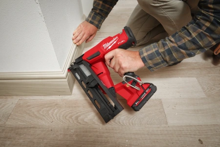 Аккумуляторный гвоздезабиватель(нейлер) с наклонным магазином Milwaukee M18 FN16GA-0 FUEL (Арт. 4933499154)