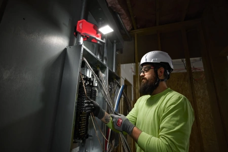 Аккумуляторный светодиодный фонарь с шарнирным световым блоком Milwaukee M18 PAL2-0 (замена для 4933464105) (Арт. 4933493547)