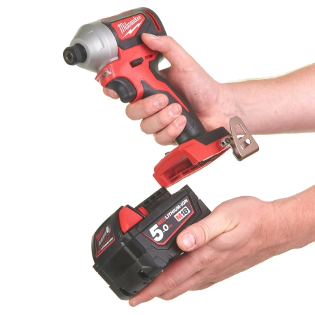 Аккумуляторный импульсный винтоверт Milwaukee M18 BLID2-502X  (Арт. 4933464520)
