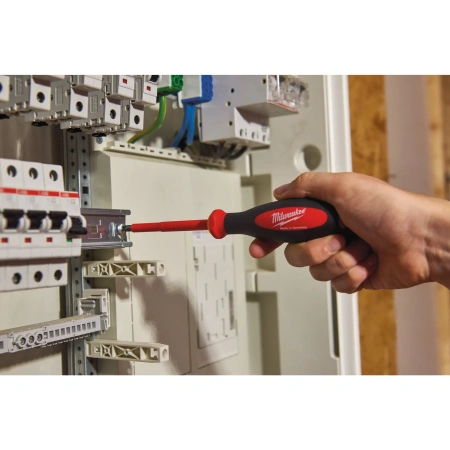 Отвертка диэлектрическая (изолированная) Milwaukee VDE PH2X100  (Арт. 4932464044)