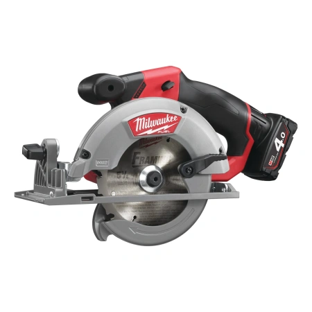 Аккумуляторная компактная циркулярная пила по дереву Milwaukee M12 CCS44-402C FUEL  (Арт. 4933448235)
