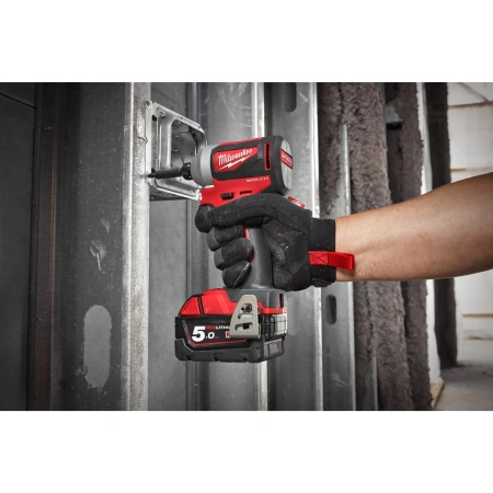 Аккумуляторный импульсный винтоверт Milwaukee M18 BLID2-502X  (Арт. 4933464520)
