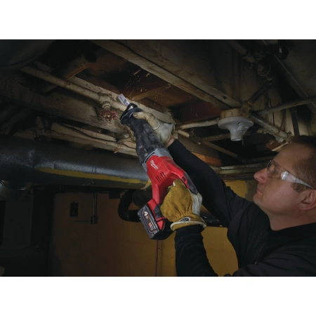 Аккумуляторная сабельная пила Milwaukee M18 BSX-402C SAWZALL  (Арт. 4933447285)