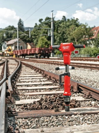 Аккумуляторный железнодорожный ударный гайковерт с фиксацией фрикционным кольцом Milwaukee M18 FHIWF1R-122C [FORGE™] FUEL (1'') (замена для 4933493141) (Арт. 4933499201)